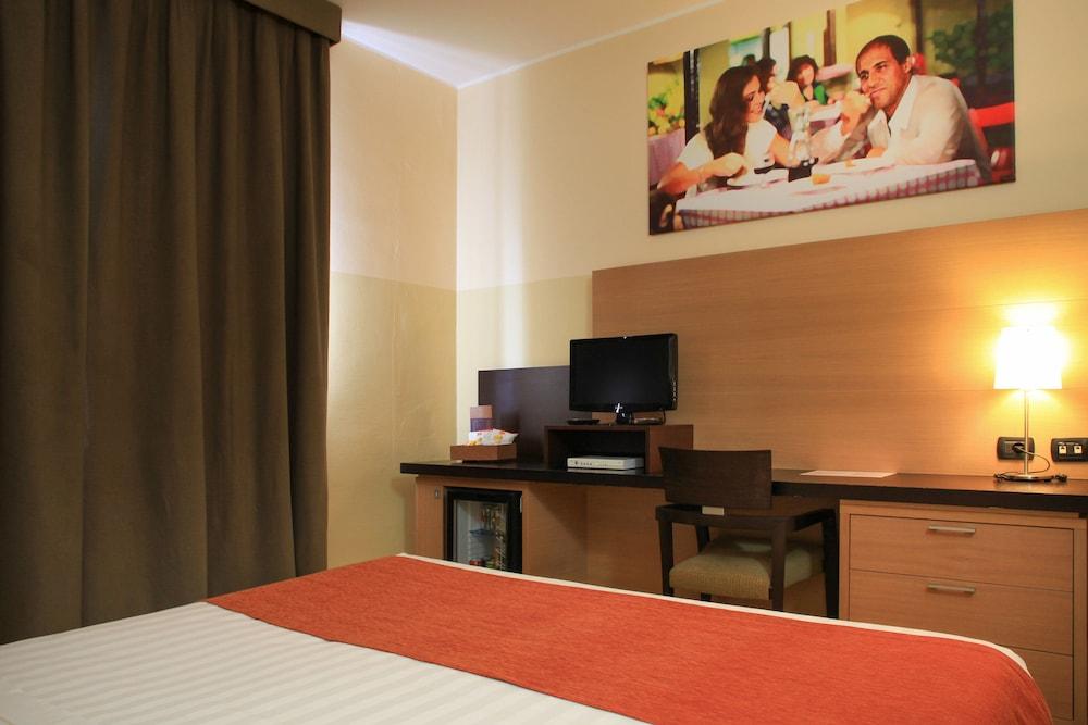 Hotel Studios Cologno Monzese Esterno foto