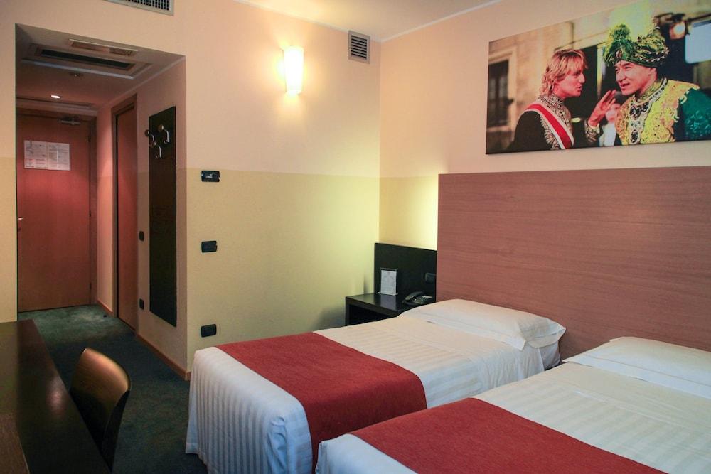 Hotel Studios Cologno Monzese Esterno foto