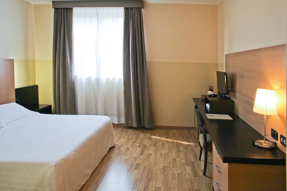 Hotel Studios Cologno Monzese Esterno foto