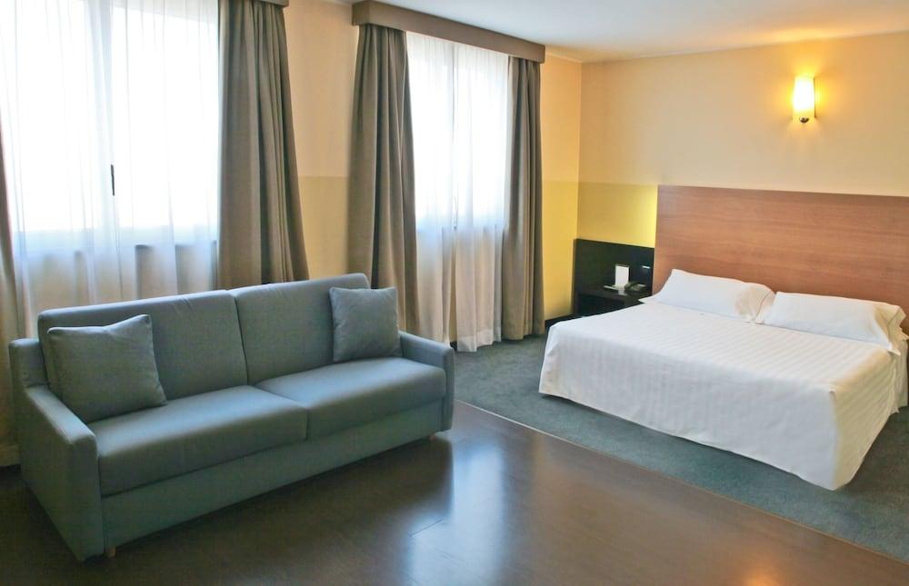 Hotel Studios Cologno Monzese Esterno foto