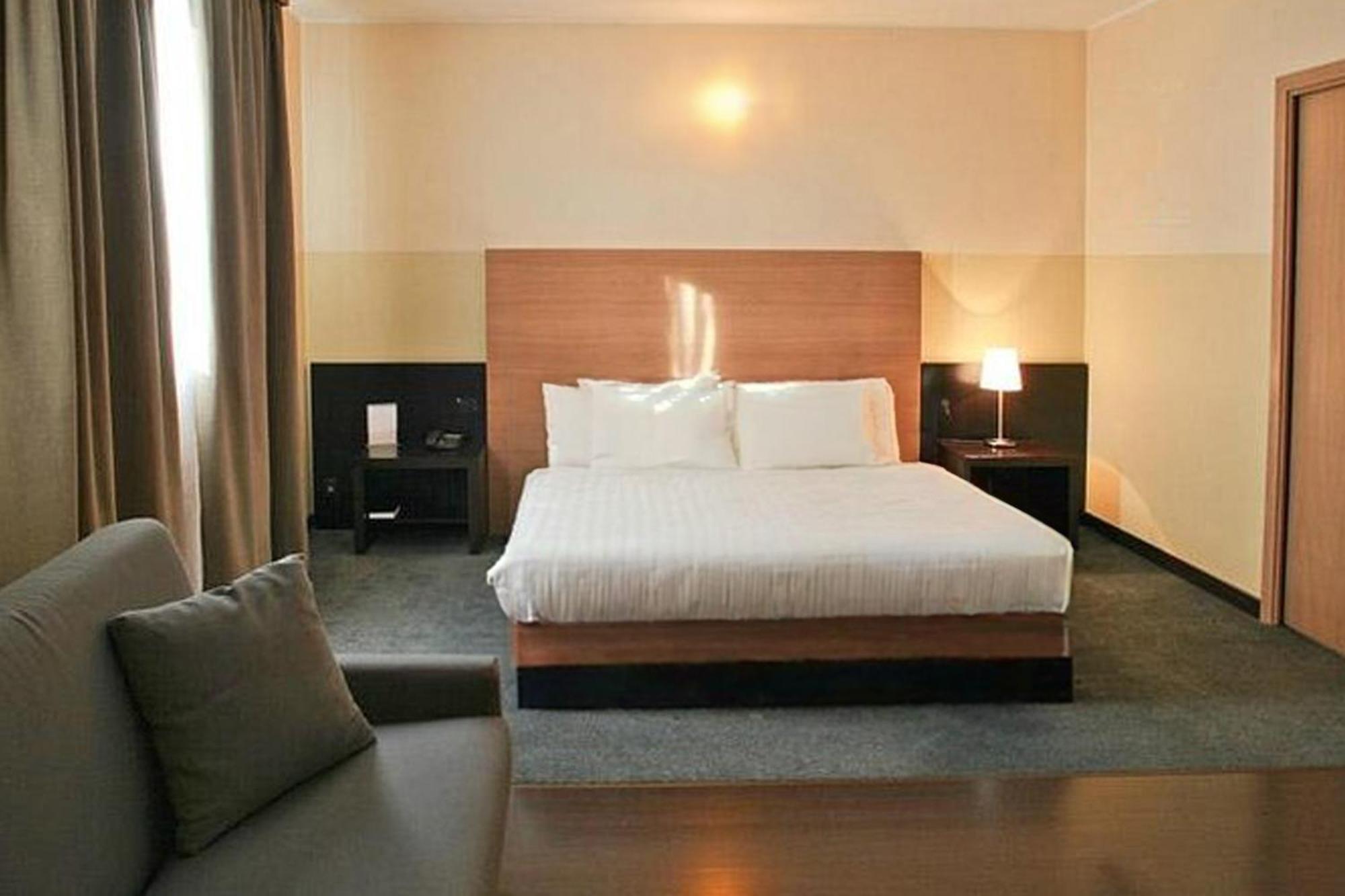 Hotel Studios Cologno Monzese Esterno foto