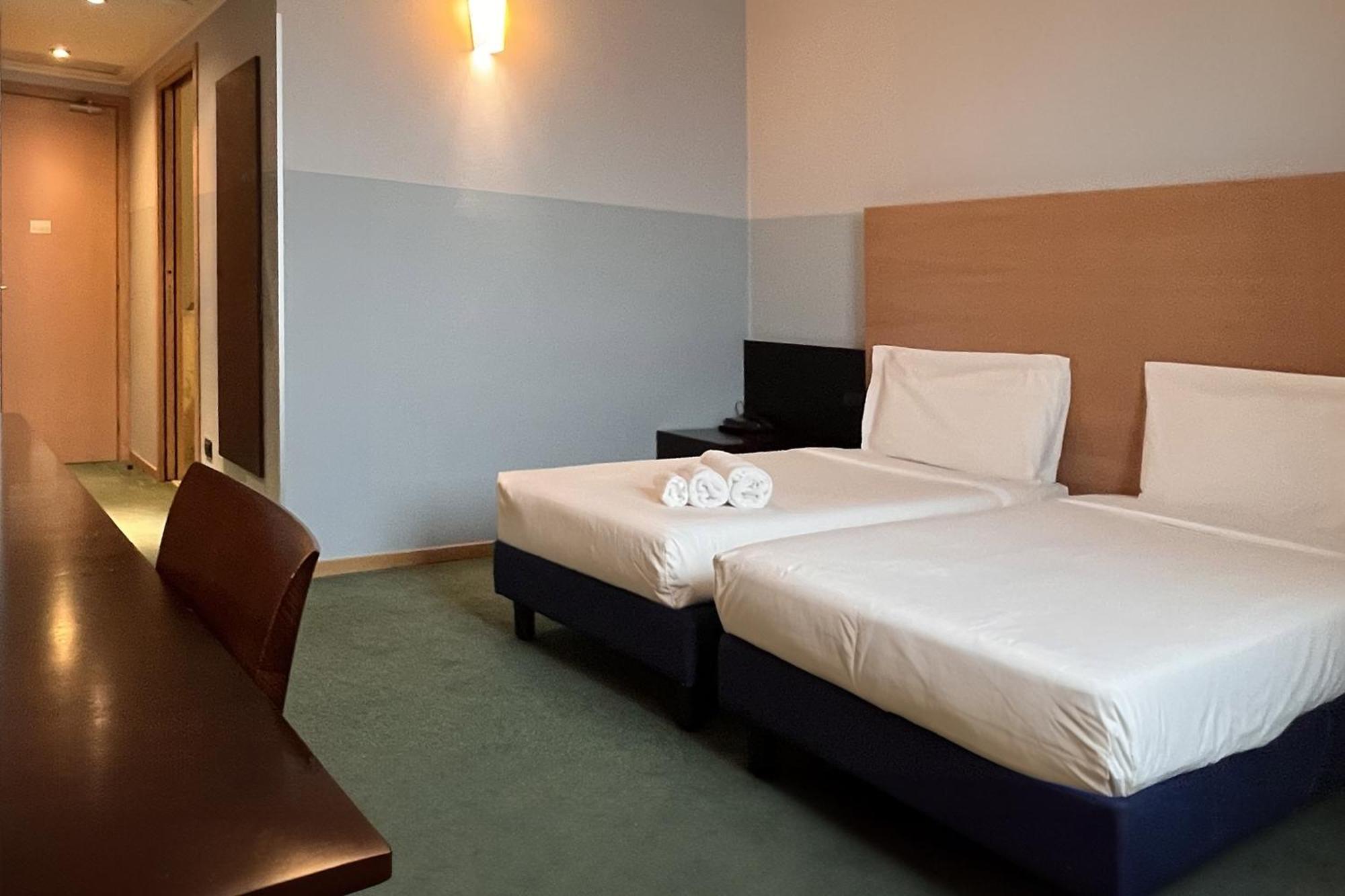 Hotel Studios Cologno Monzese Esterno foto