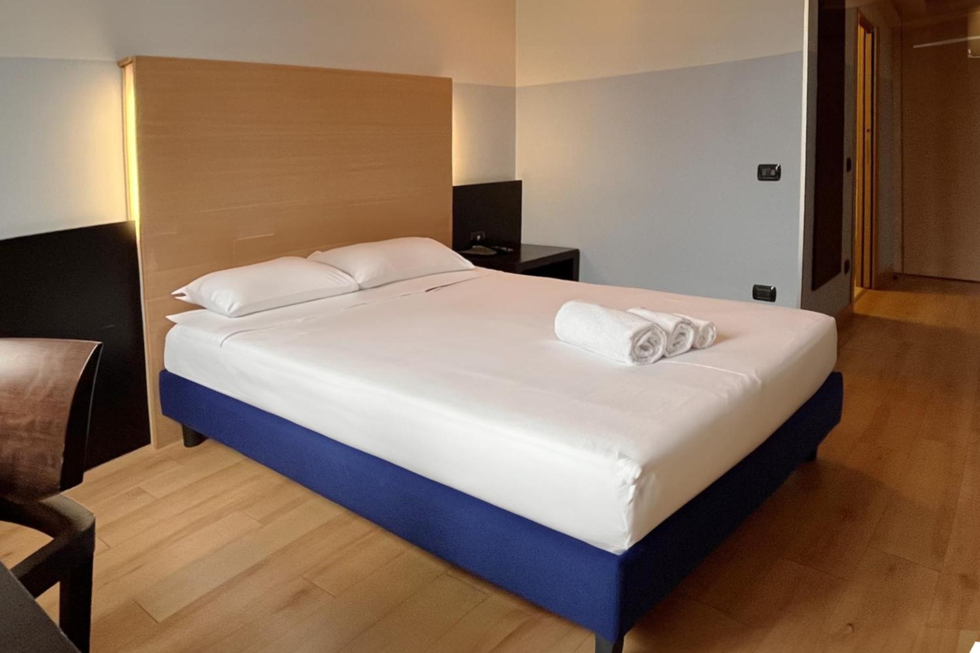 Hotel Studios Cologno Monzese Esterno foto