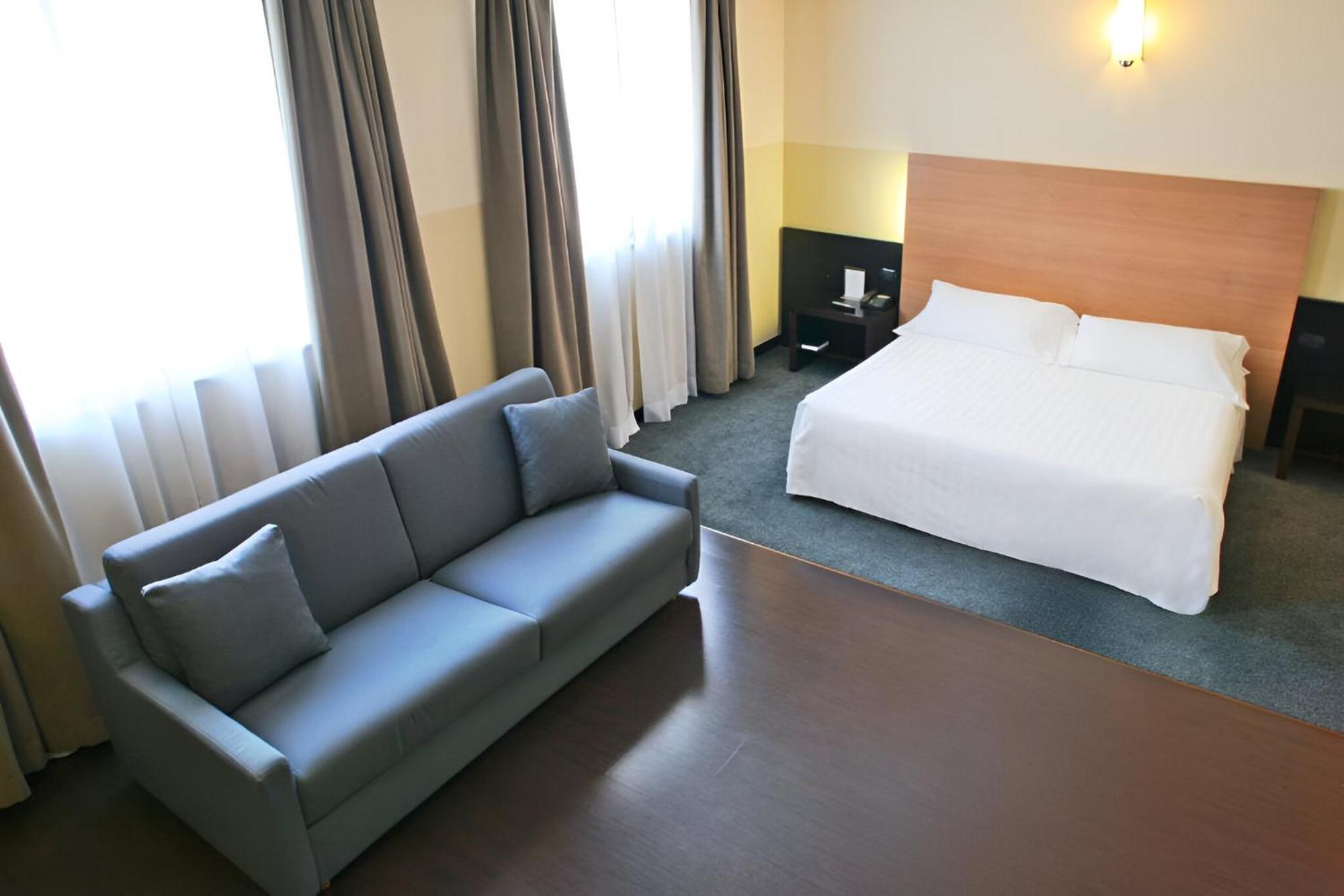 Hotel Studios Cologno Monzese Esterno foto
