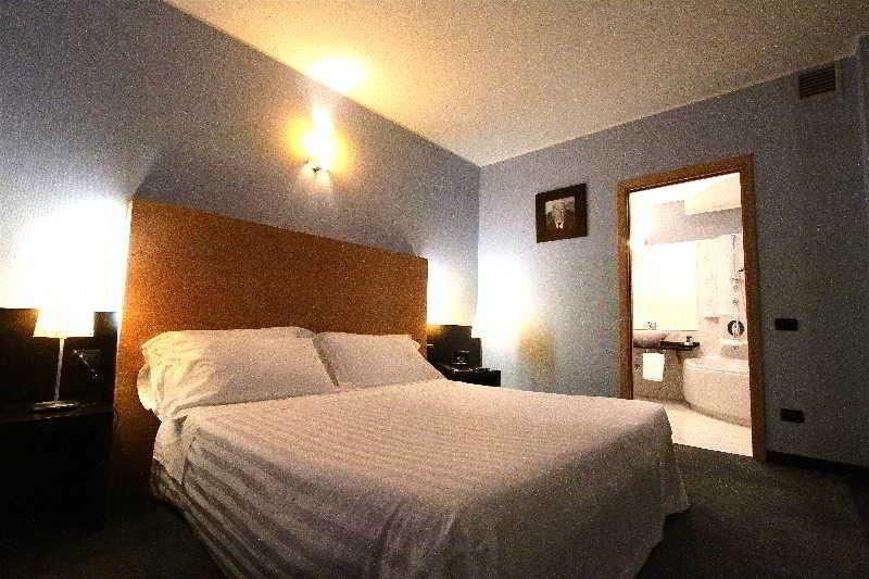 Hotel Studios Cologno Monzese Esterno foto