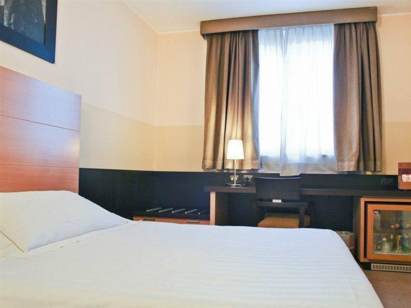 Hotel Studios Cologno Monzese Esterno foto