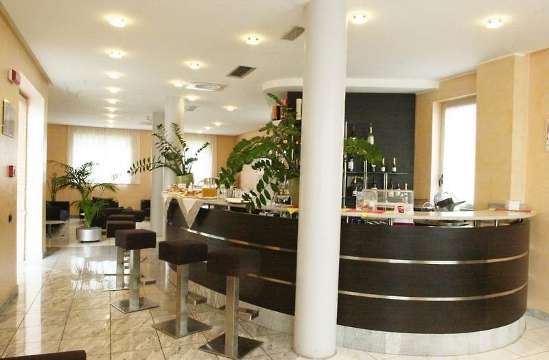 Hotel Studios Cologno Monzese Ristorante foto