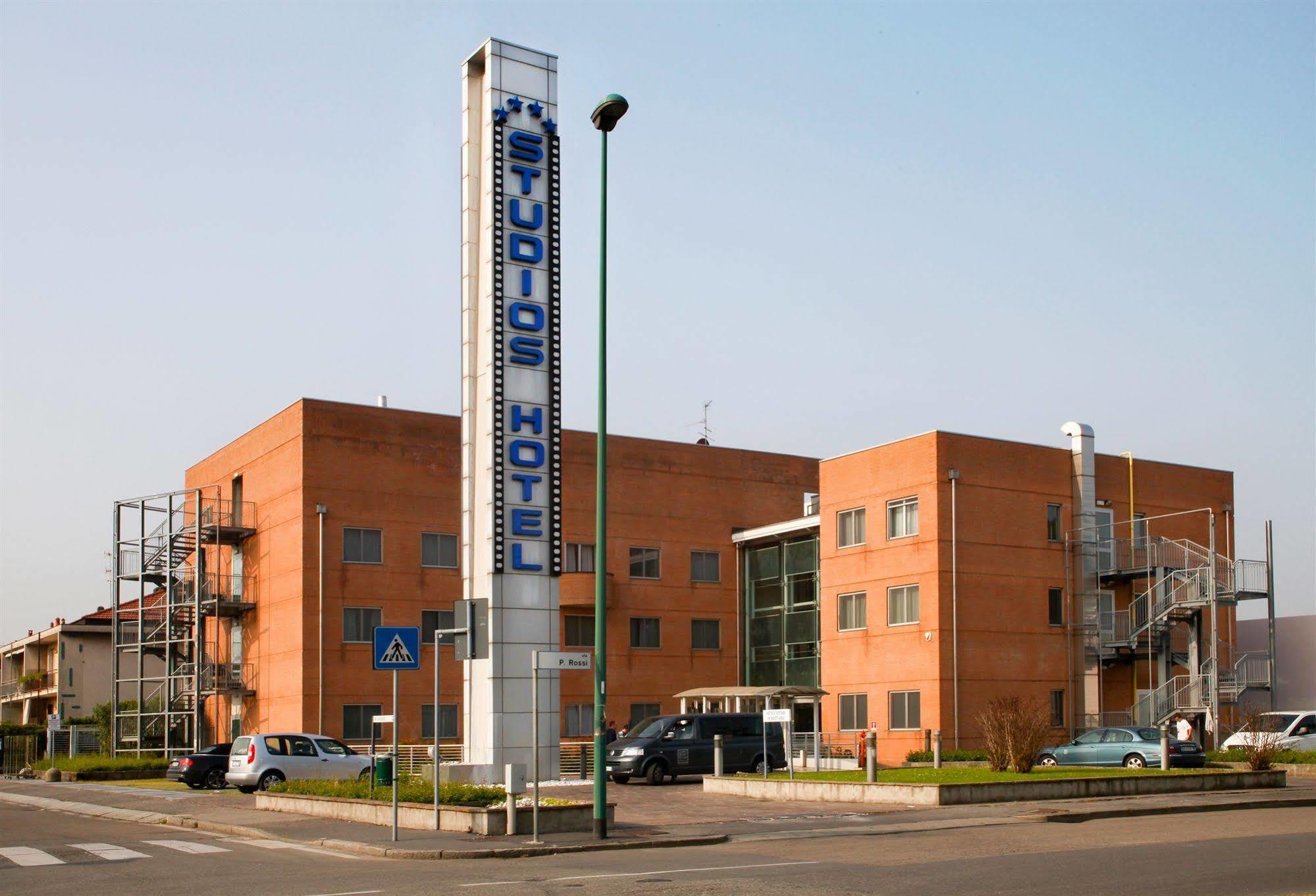 Hotel Studios Cologno Monzese Esterno foto