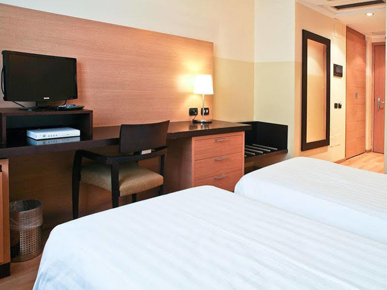 Hotel Studios Cologno Monzese Esterno foto