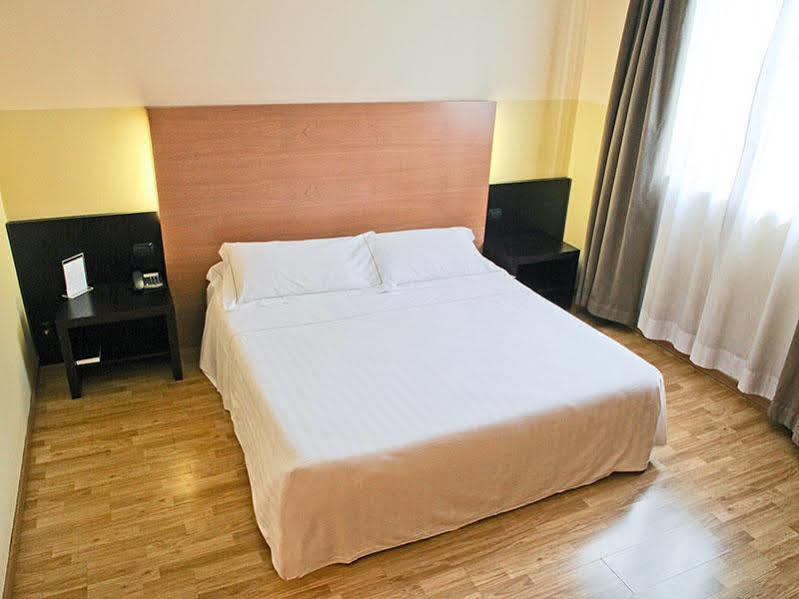 Hotel Studios Cologno Monzese Esterno foto