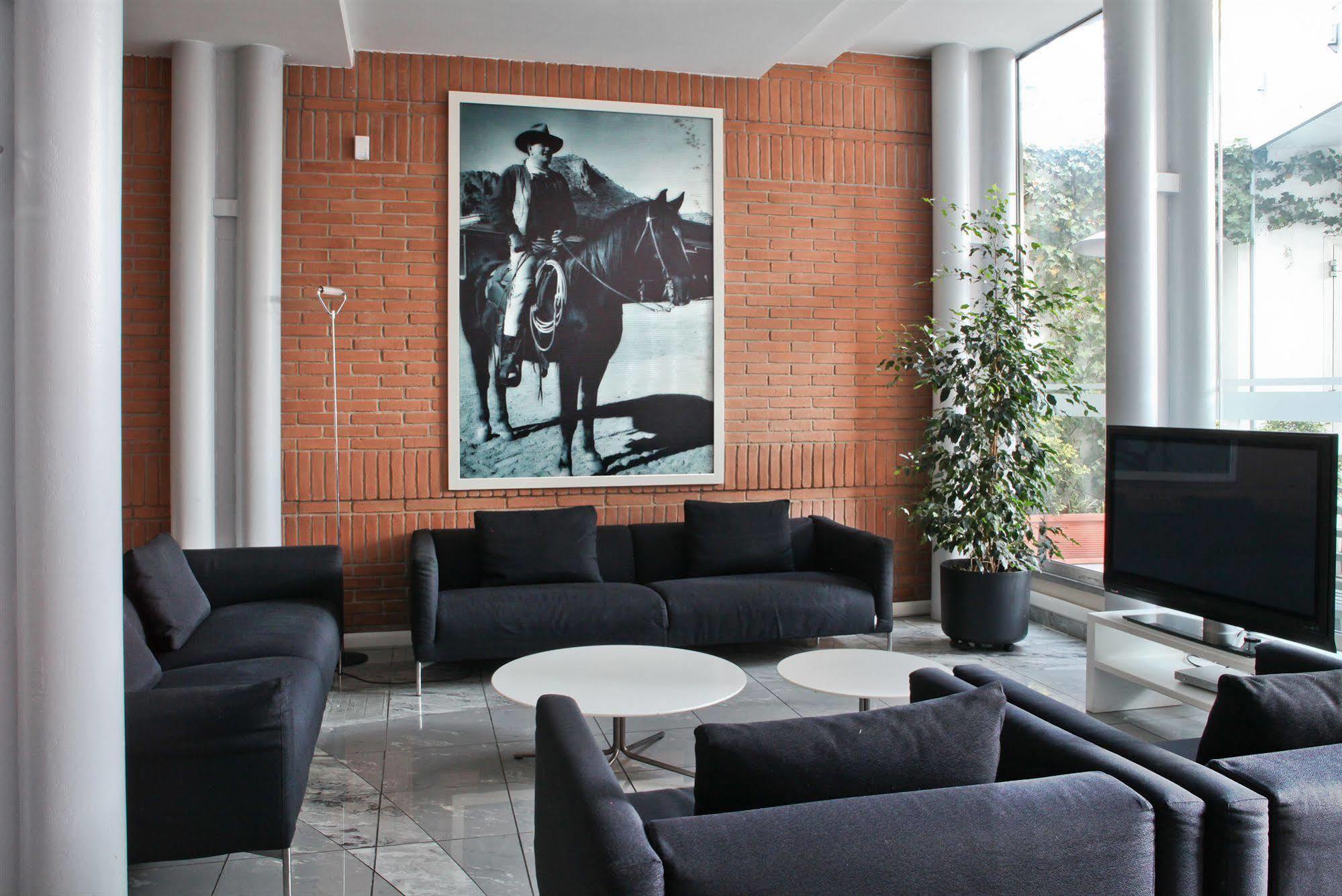 Hotel Studios Cologno Monzese Esterno foto