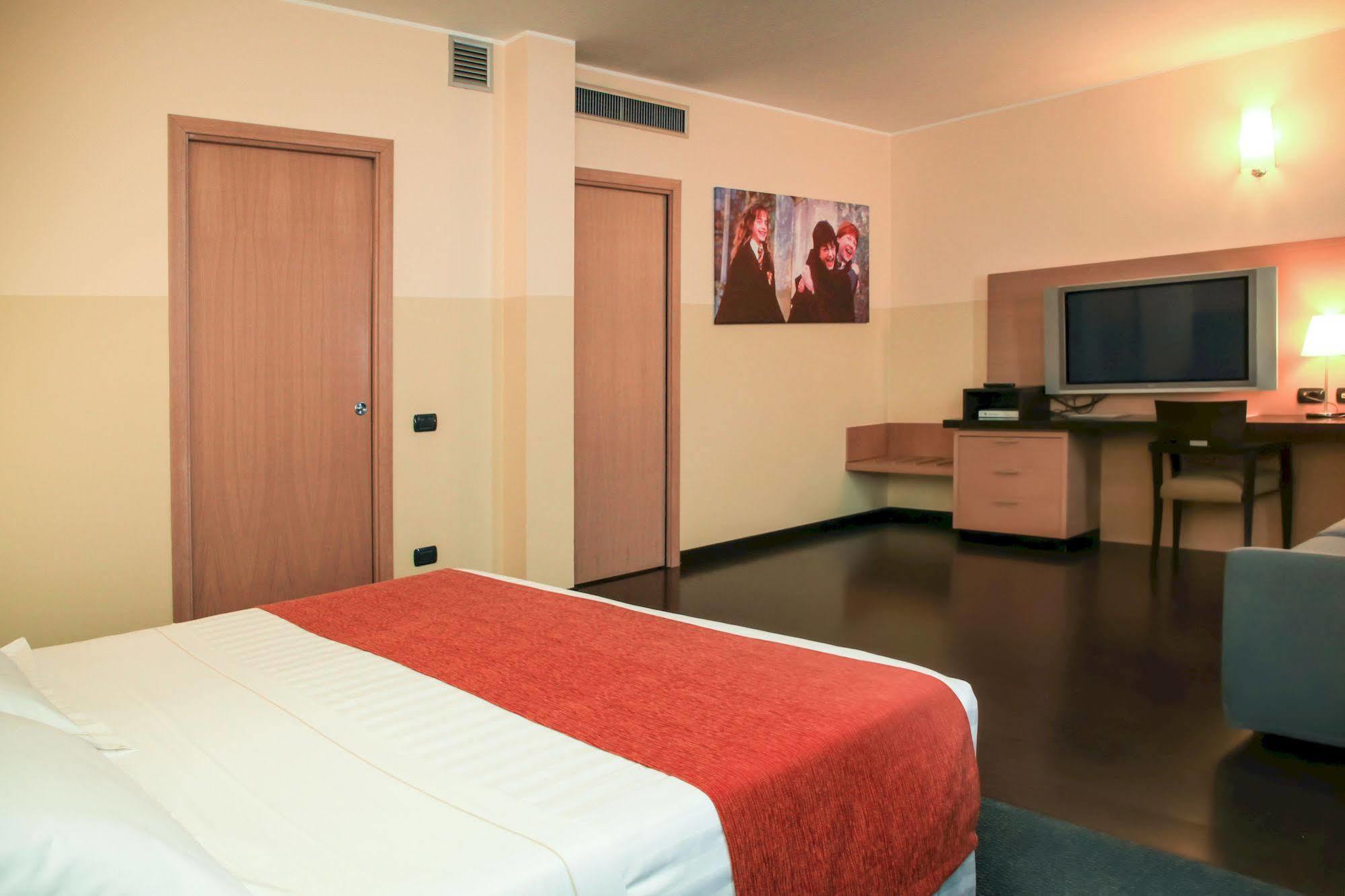Hotel Studios Cologno Monzese Esterno foto