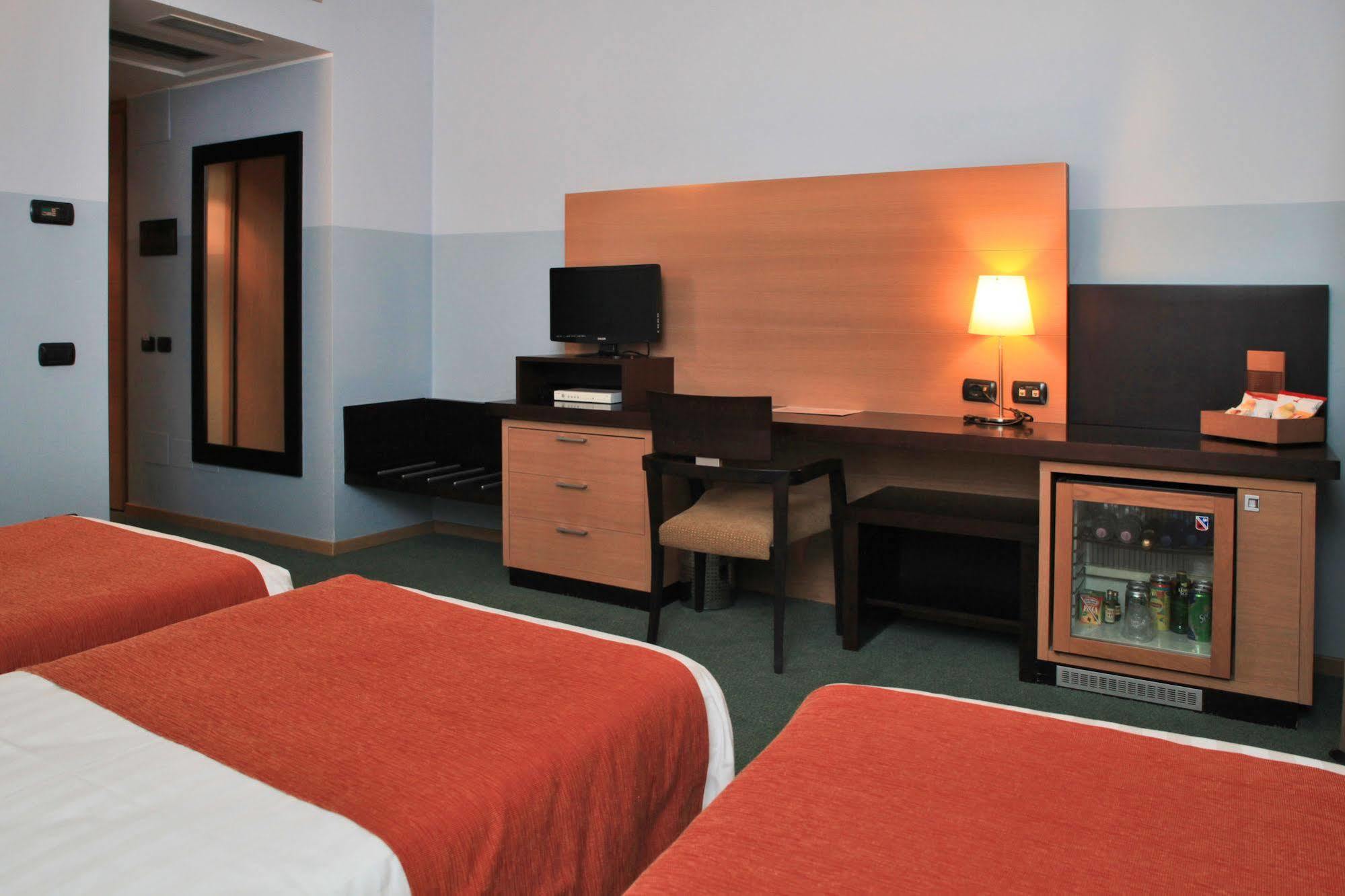Hotel Studios Cologno Monzese Esterno foto