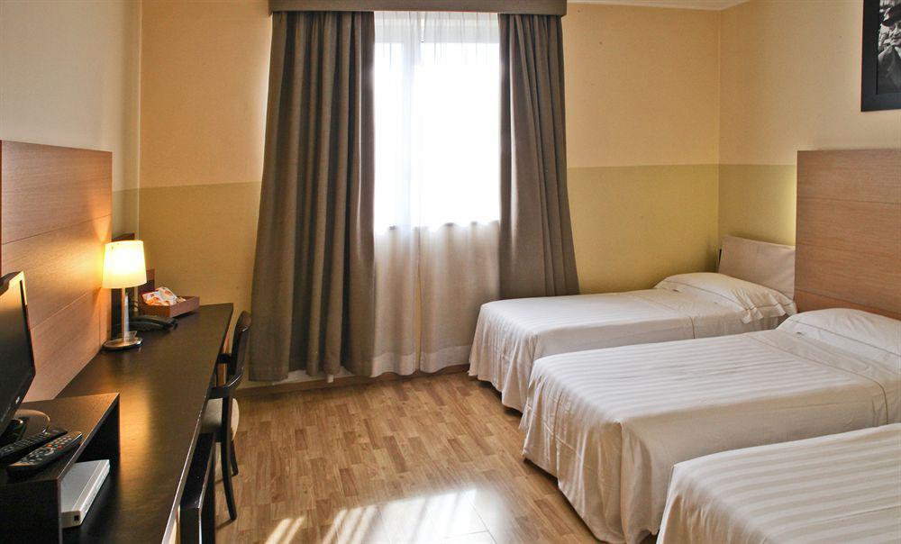 Hotel Studios Cologno Monzese Esterno foto