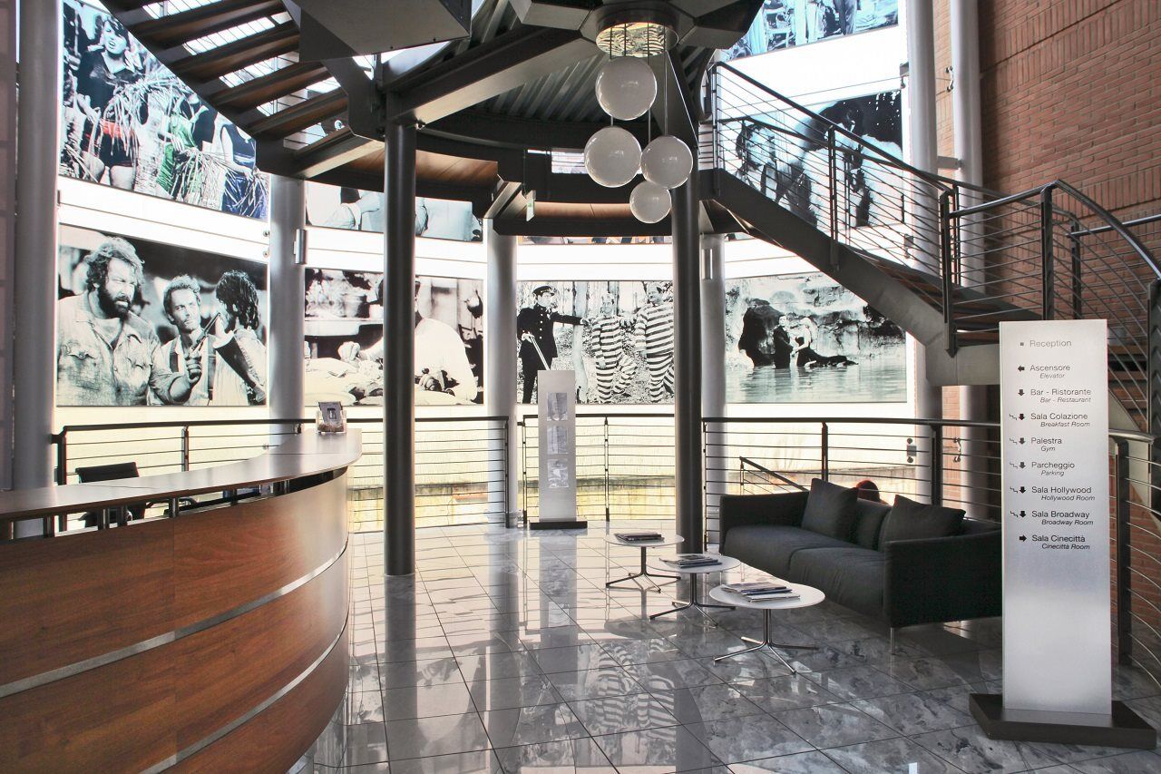 Hotel Studios Cologno Monzese Esterno foto